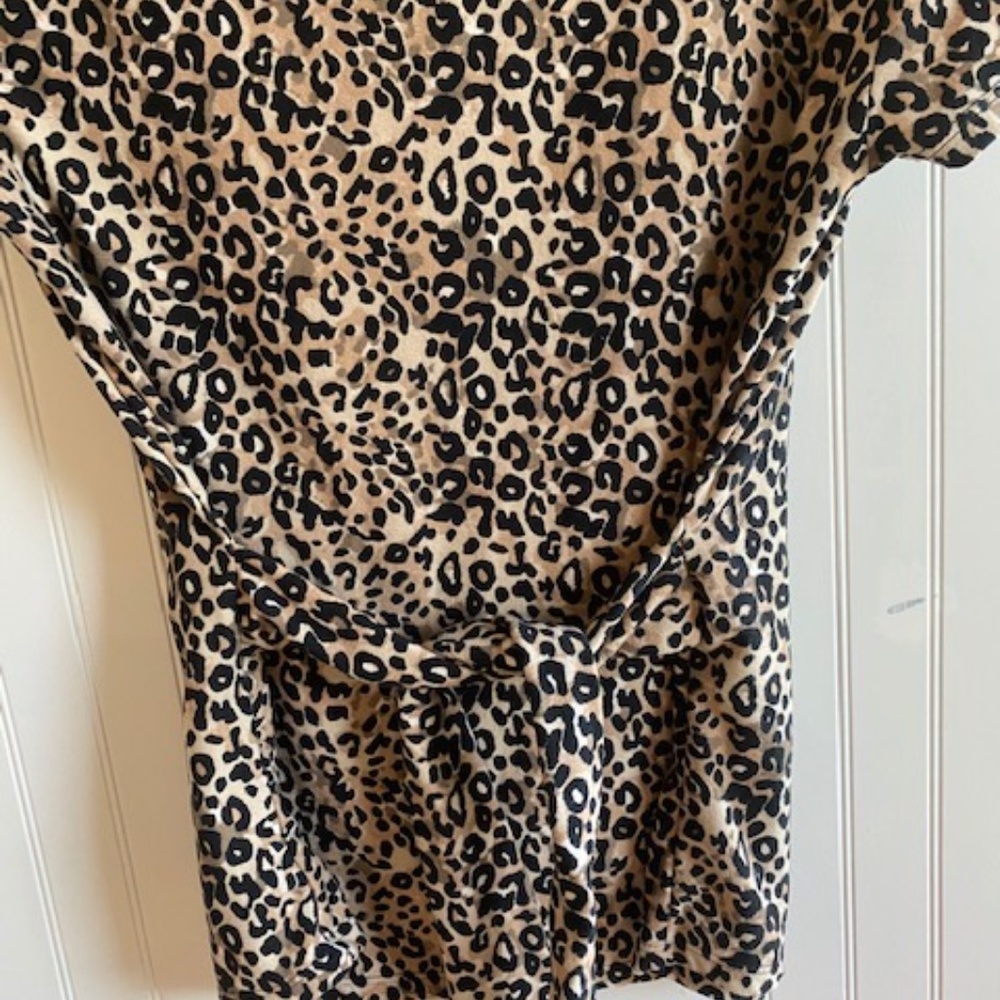 Leopard Print Top Size Medium Like New - image 5